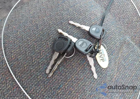 2004 Chevrolet Silverado 1500 from USA, damaged, VIN 1GCEC14T04Z207142